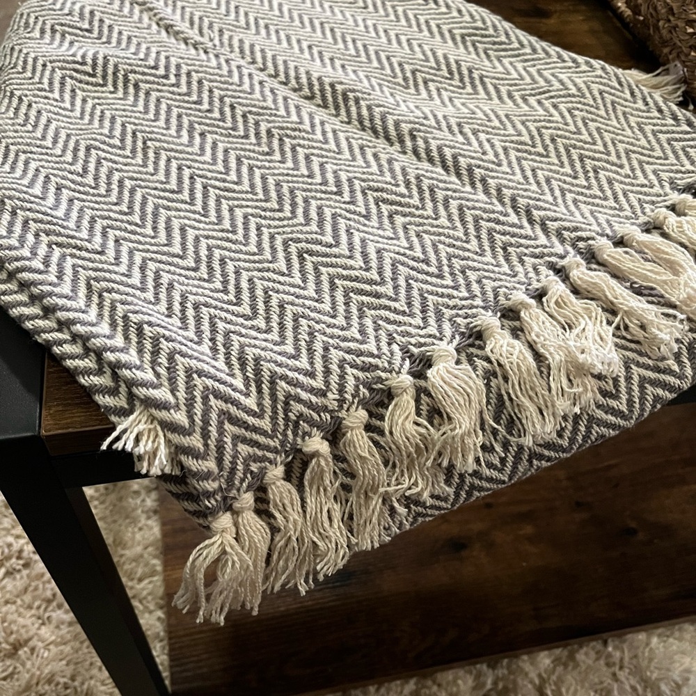 Table runner - Picture 2 of 3